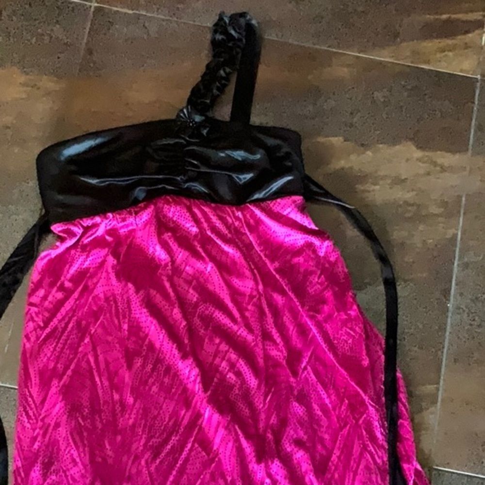 Women’s formal dress / B35